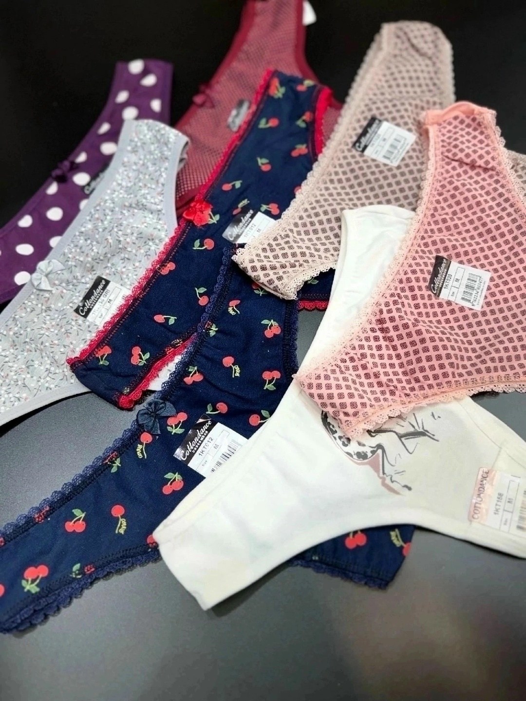 кружевной комплект нижнего белья,комплект нижнего женского кружевного сексуального белья трусы бразильяна и топ,комплект белья кружевной черный,кружевное белье,комплект белья женский кружевной черный