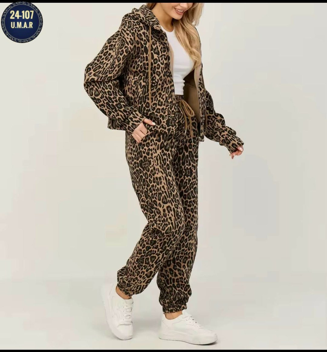 леопардовый костюм,леопардовый костюм женский,леопардовый спортивный костюм,костюм женский,женский спортивный костюм с леопардовым принтом