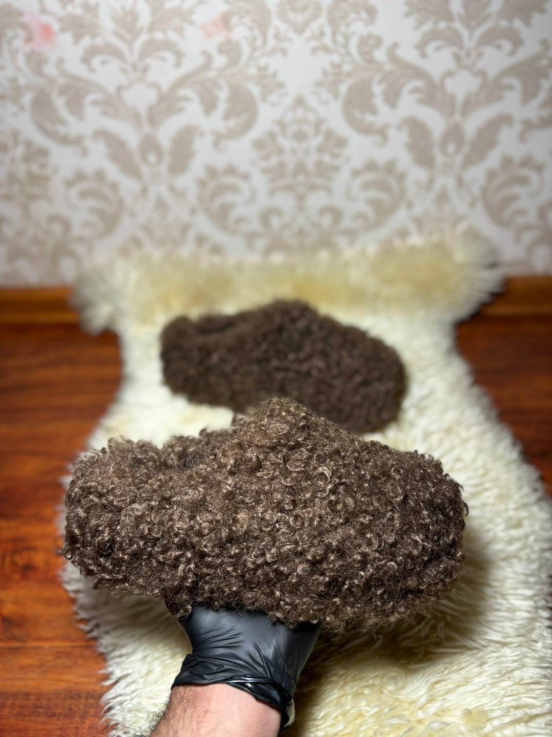 тапочки меховые домашние,тапочки кудрявые меховые 377081995,домашние тапочки "марокко" из овчины коричневые,домашние тапочки,вязаные тапочки