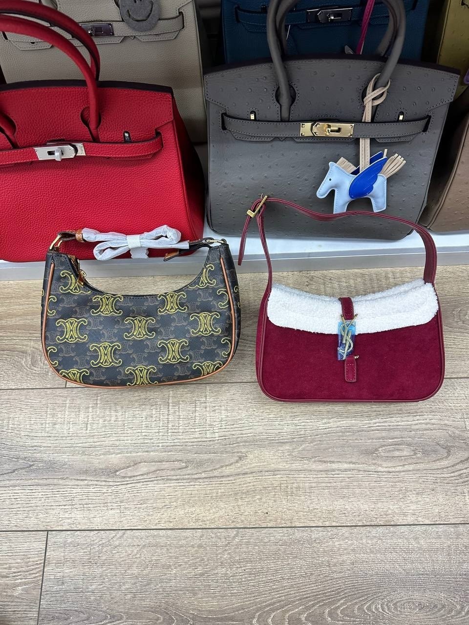 сумка,сумка женская prada,сумка prada,сумка с замком,аксессуары для женщин