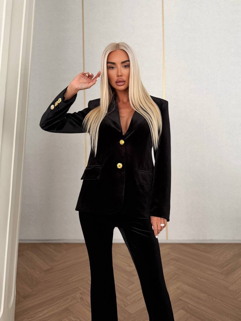 брючный костюм,модели брючных костюмов из велюра для женщин,брючный костюм женский из велюра,велюровый бархатный брючный костюм брюки и пиджак,велюровый костюм