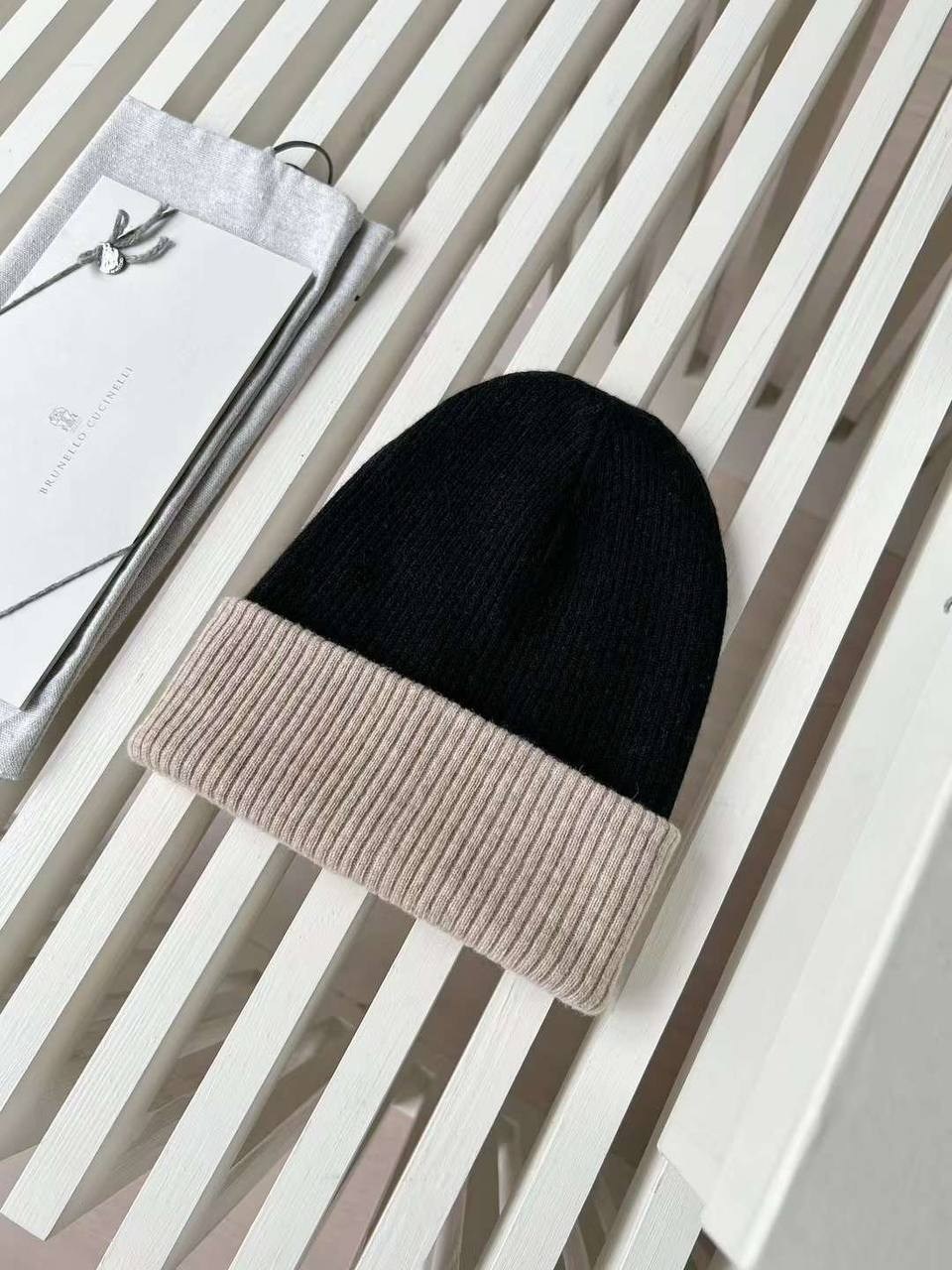 кашемировая шапка brunello cucinelli,шапка brunello cucinelli,женская шапка brunello cucinelli бежевая кашемир,головные уборы brunello cucinelli,brunello cucinelli 2026 шапки