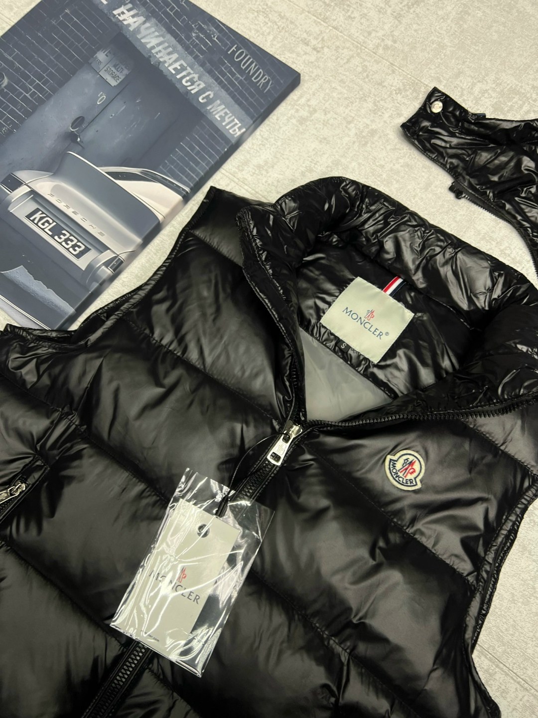 жилетка moncler,moncler жилет,мужской жилет moncler,moncler мужской брендовый жилет чёрного цвета,moncler bormes новая жилетка премиум