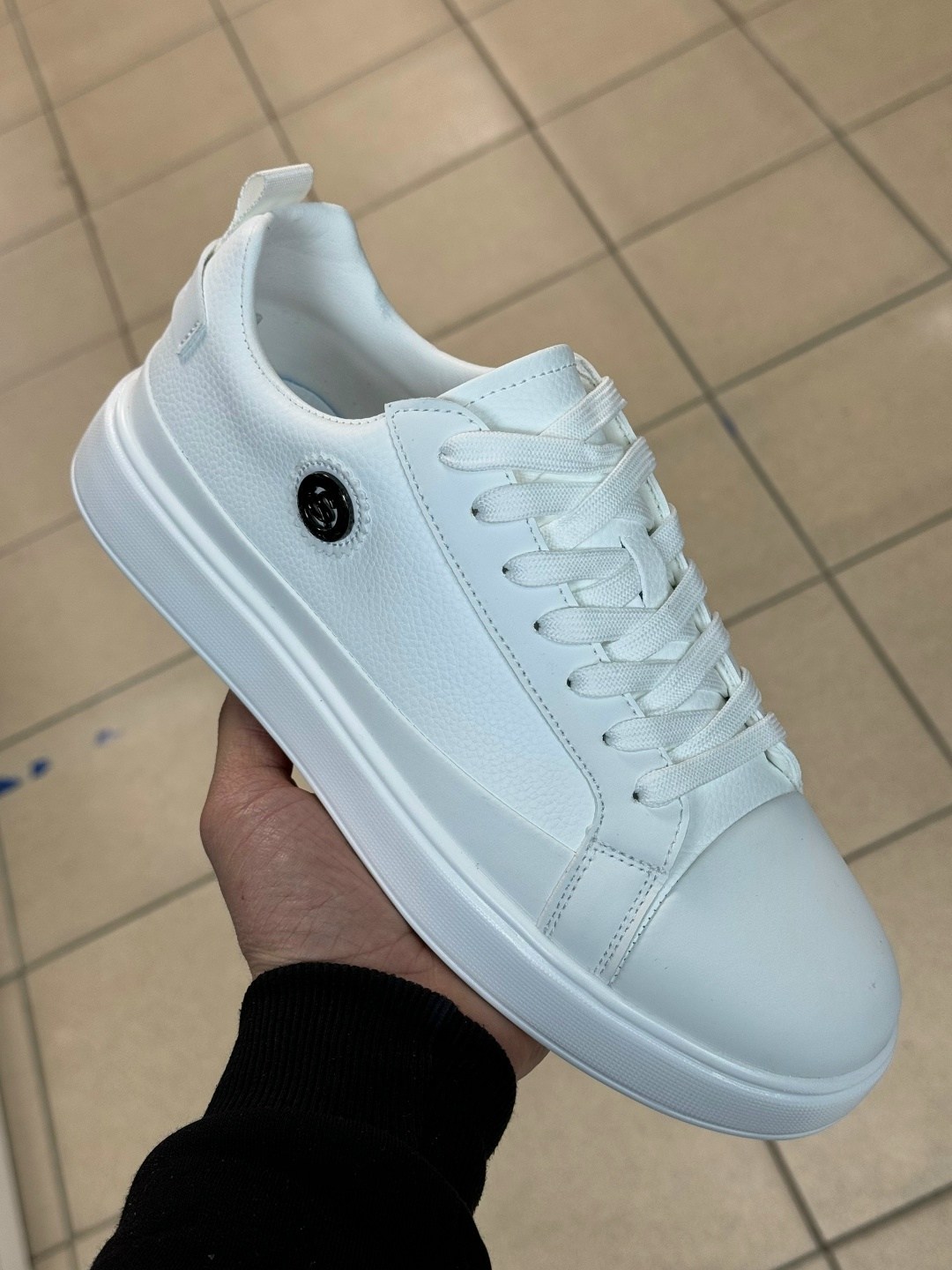 кеды рибок черные кожаные мужские с белой подошвой,кеды хуго босс мужские с белой подошвой на резинке с замшей черный,,черные кеды с белой подошвой,мужские кожаные кеды