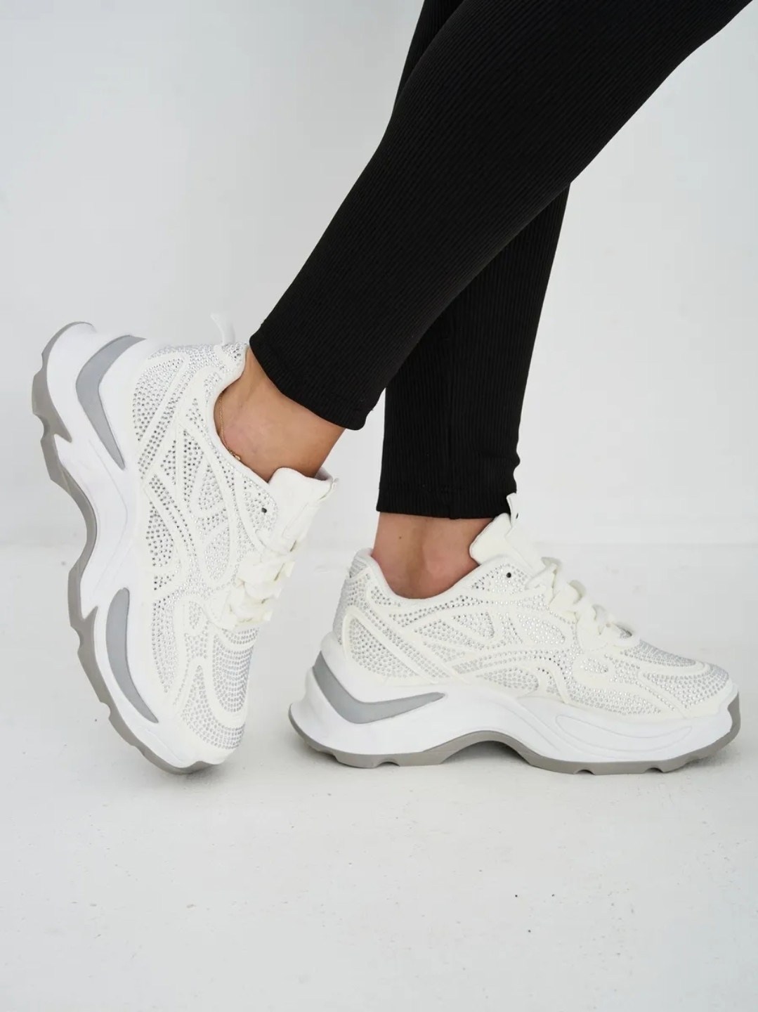 женские массивные кроссовки,кроссовки женские,кроссовки для женщин,массивные кроссовки,кроссовки модные