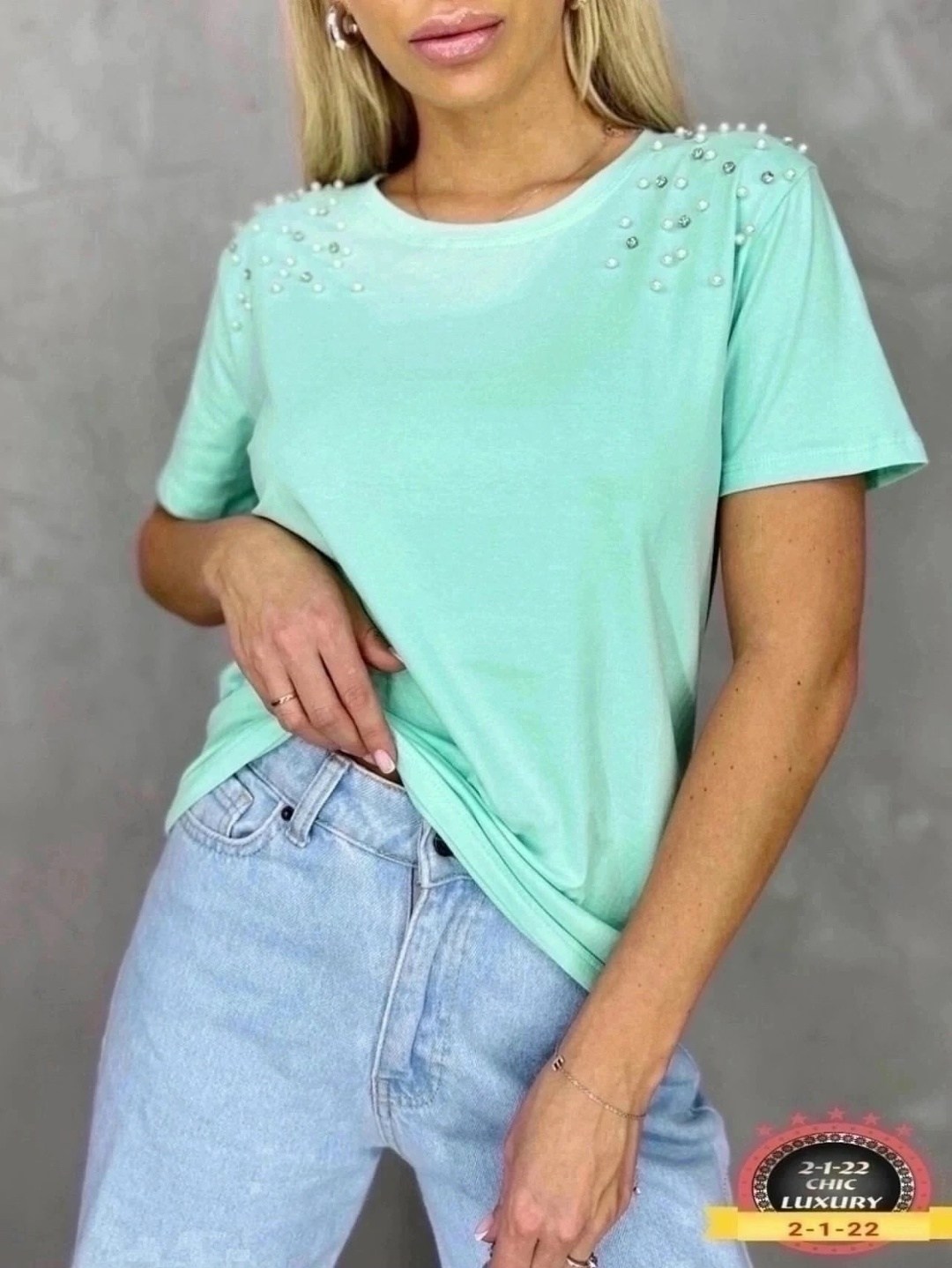 футболка с камушками,,футболка женская с камушками,женская футболка,футболка со стразами женская