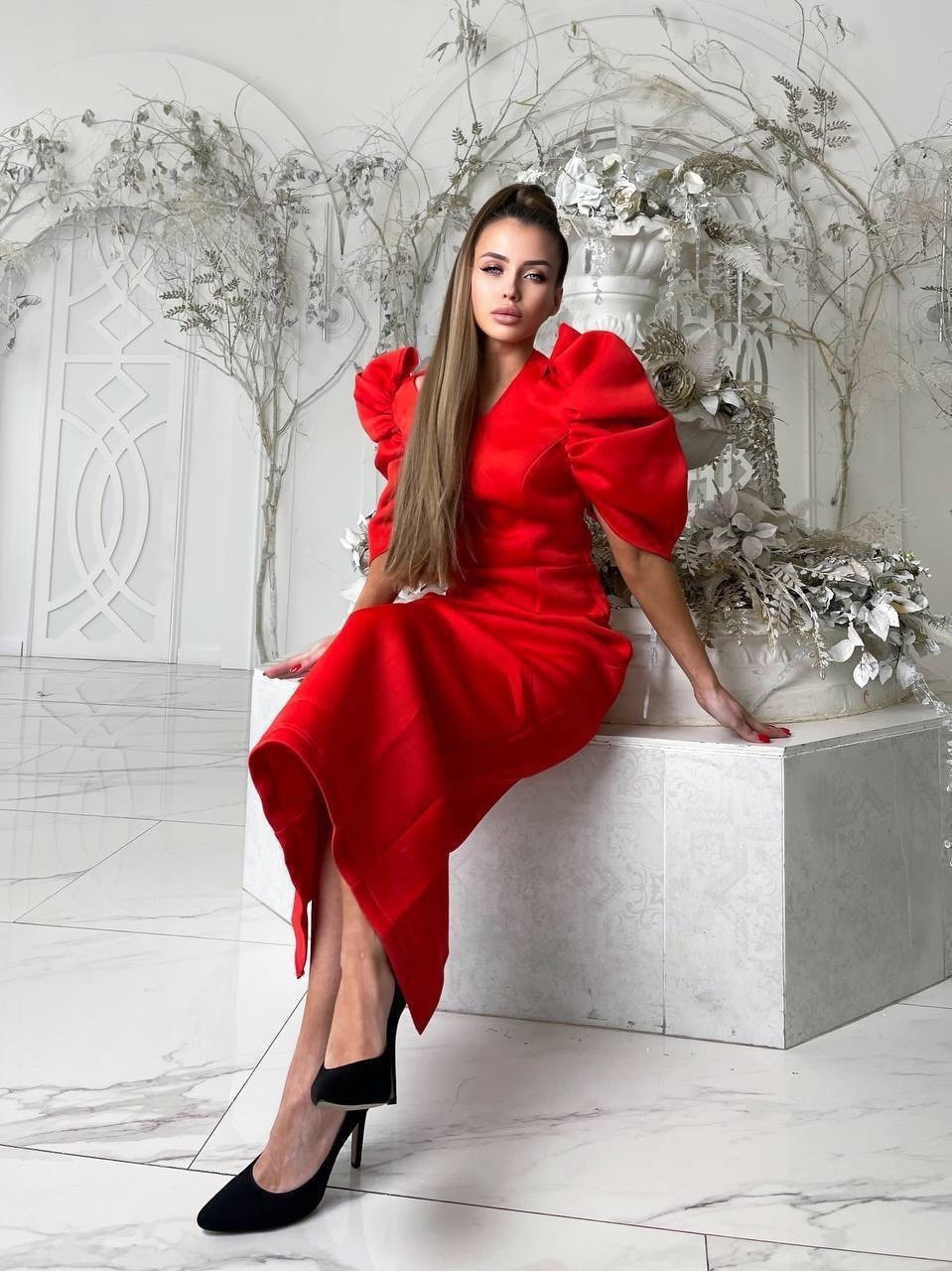 красное платье с объемными рукавами,платье с объемными рукавами,красное платье,платье,красное платье миди