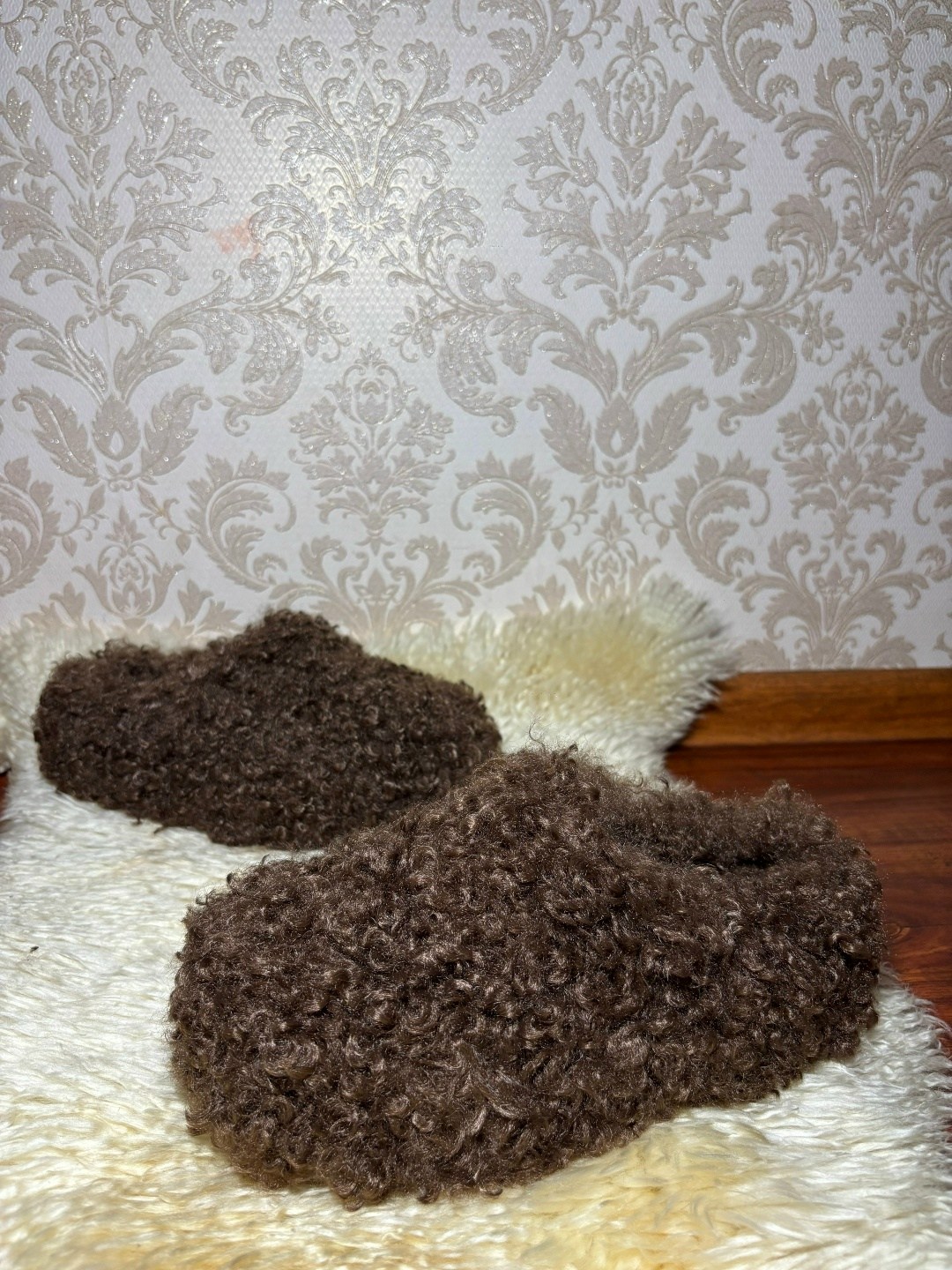 тапочки меховые домашние,тапочки кудрявые меховые 377081995,домашние тапочки "марокко" из овчины коричневые,домашние тапочки,вязаные тапочки