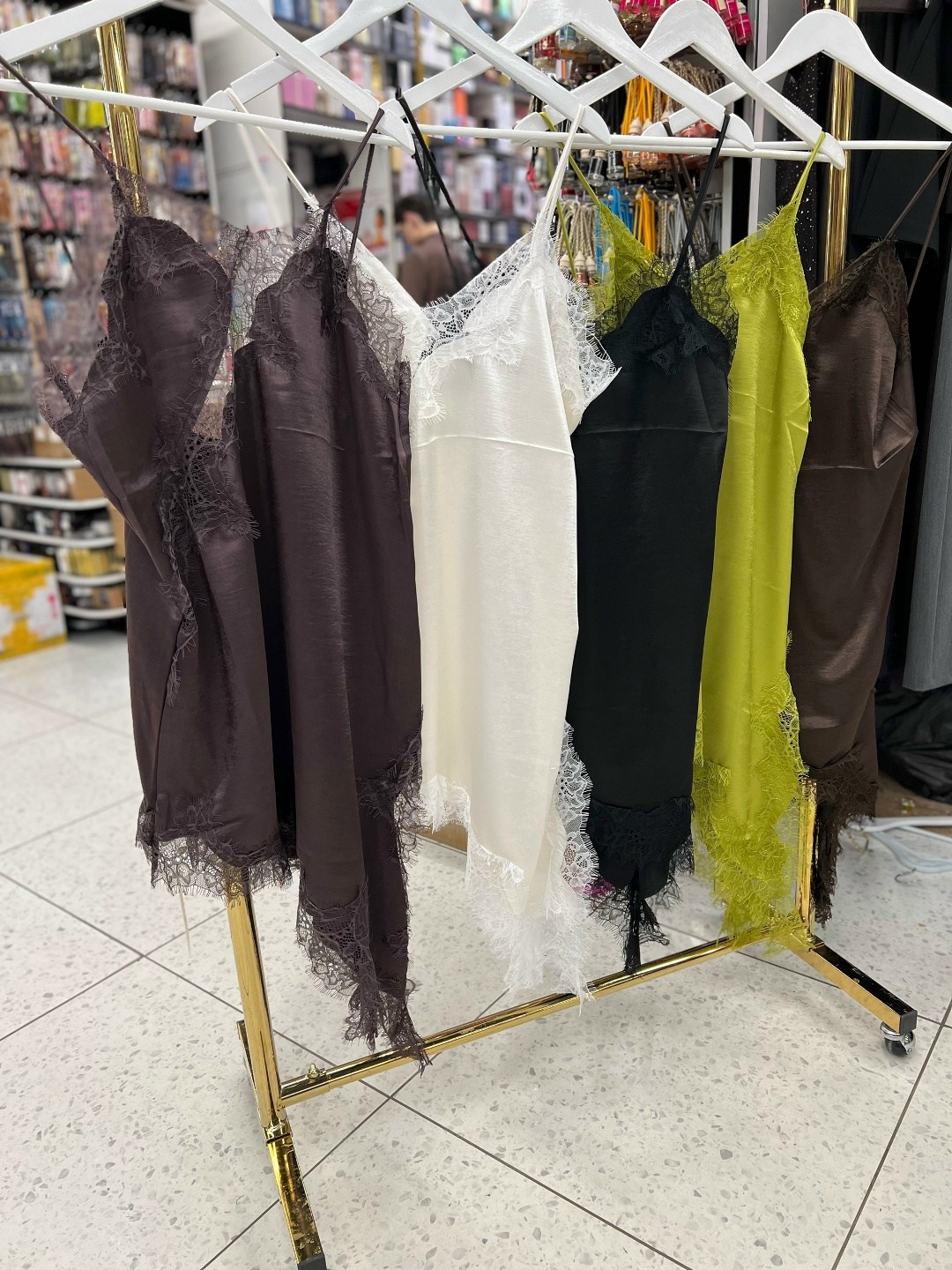 шелковое платье с кружевом,стильные наряды,платье комбинацию,наряд