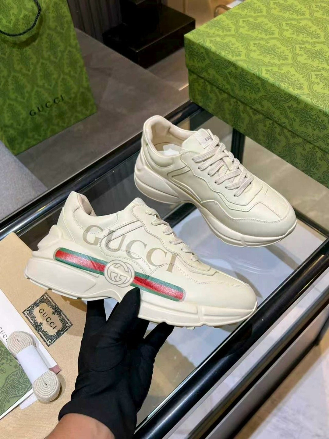 кроссовки женские gucci,кроссовки gucci,кроссовки от гуччи женские,мужские кроссовки gucci,женские кожаные кроссовки gucci rhyton