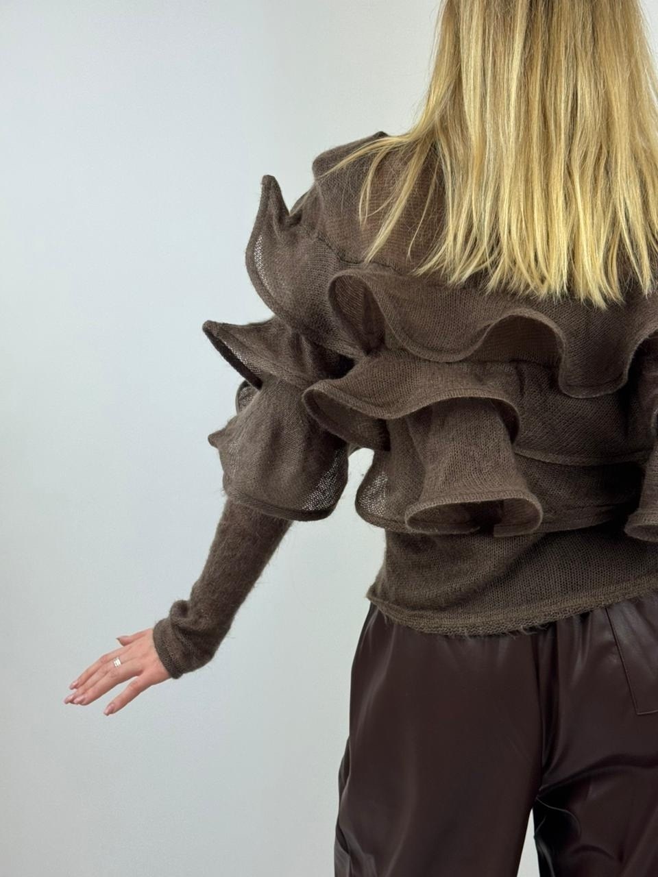 свитшот,свитшот vittoria vicci летние черный,свитшот vittoria vicci,блузка с оборками,блузка с рюшами