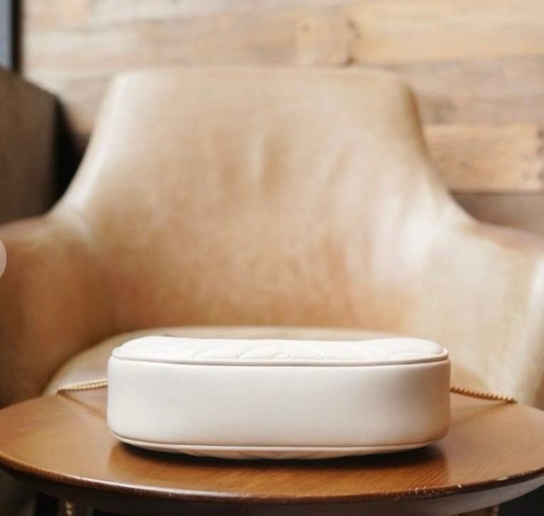 женская сумка gucci,сумка gucci,сумка гуччи белая маленькая,gucci сумка на плечо,кожаная сумка через плечо gg marmont mini gucci