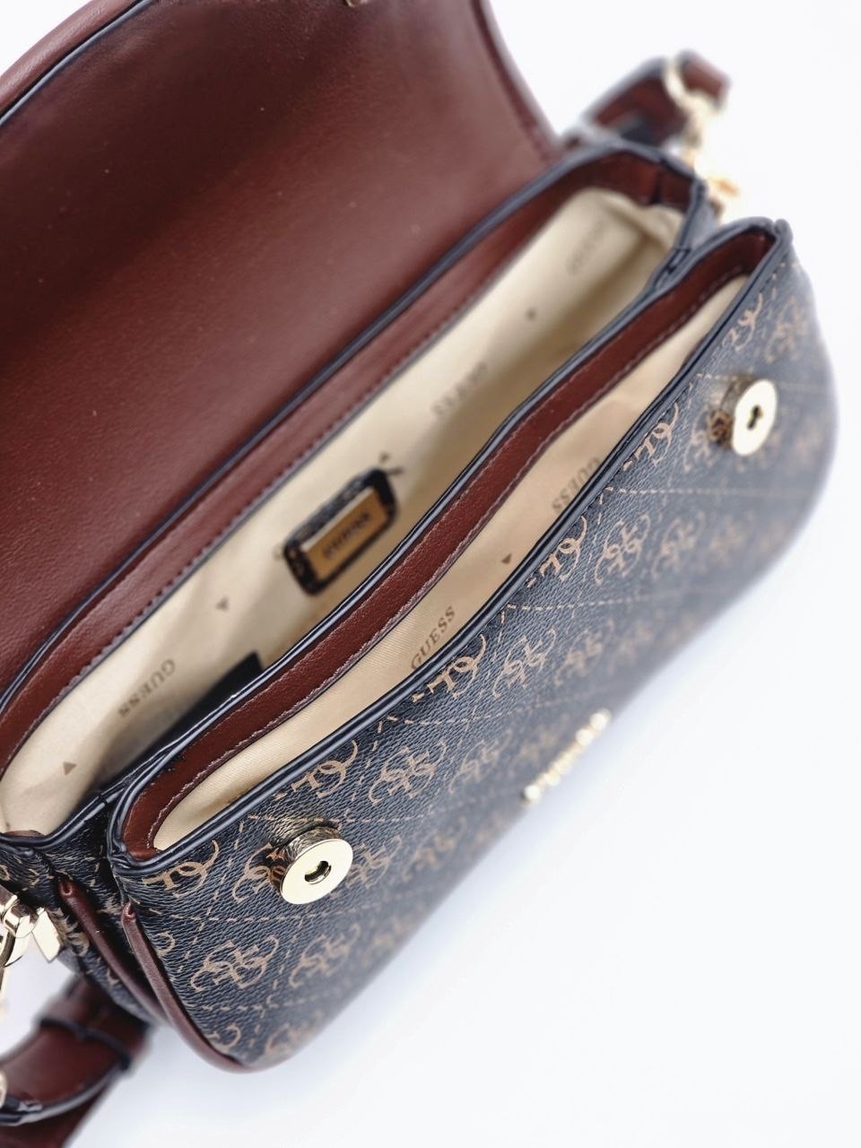 сумка guess,сумка guess женская,сумка женская guess hwjb8414210 коричневая,сумка кросс-боди guess,guess сумка на плечо