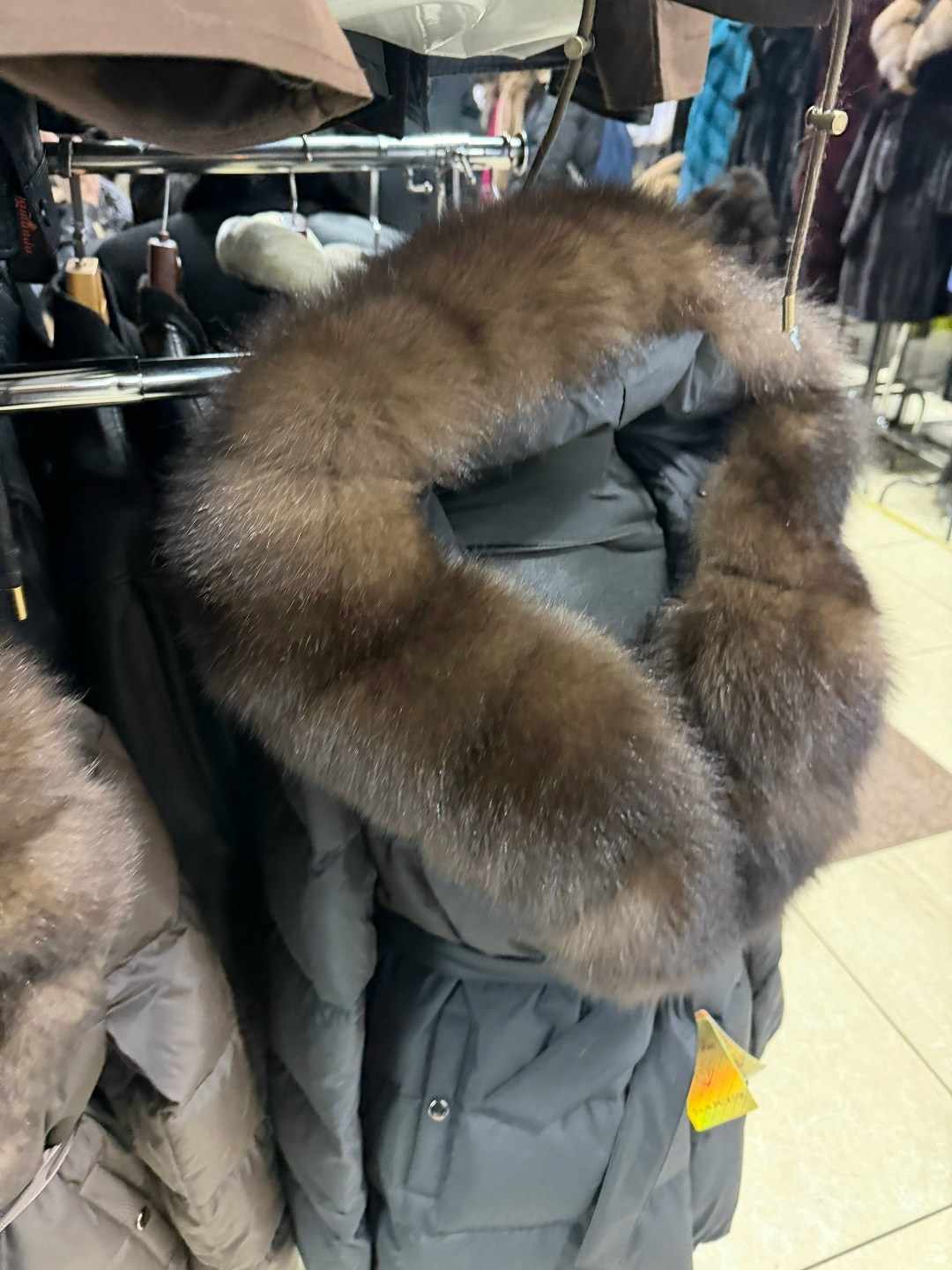 пуховик с натуральным мехом,пуховик женский,куртка пуховик мех финиский песец с капюшоном,пуховик с мехом,стильные пуховики с мехом
