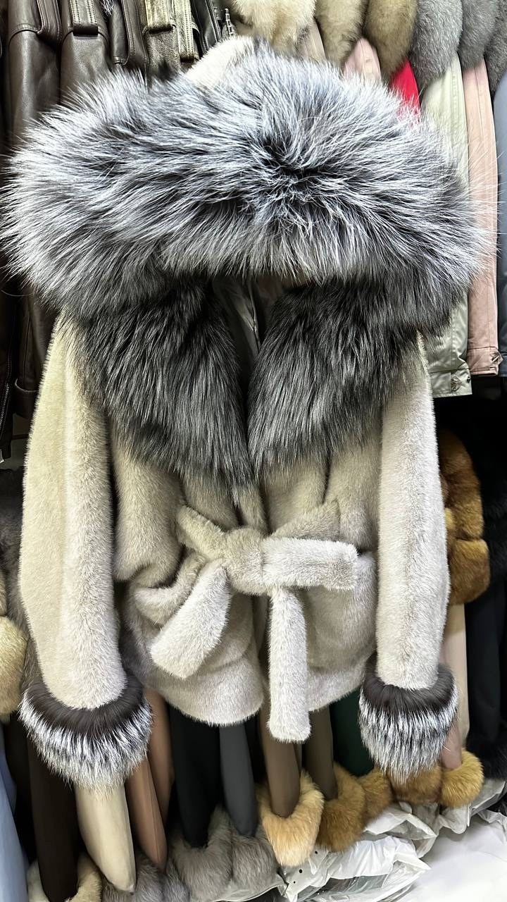 пальто кашемировое с натуральным мехом песца,пальто кашемировое с мехом песца,пальто с мехом,пальто с песцом,шубка из меха европейской норки с капюшоном из меха песца