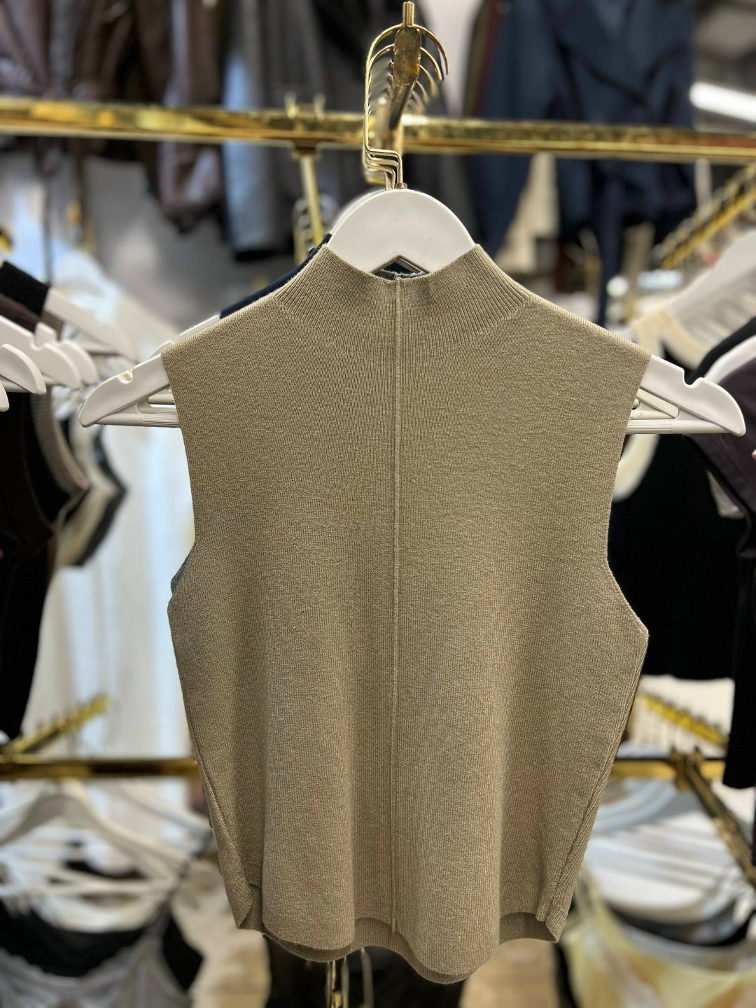 жилет с воротником,жилет женская вязаная,вязаная жилетка,трикотажный жилет,жилетка женская