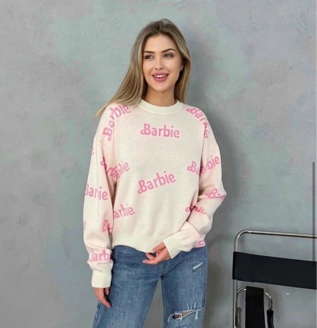 свитер оверсайз вязаный barbie,свитер оверсайз вязаный с принтом barbie,джемпер барби,свитер barbie,свитер оверсайз с надписью barbie