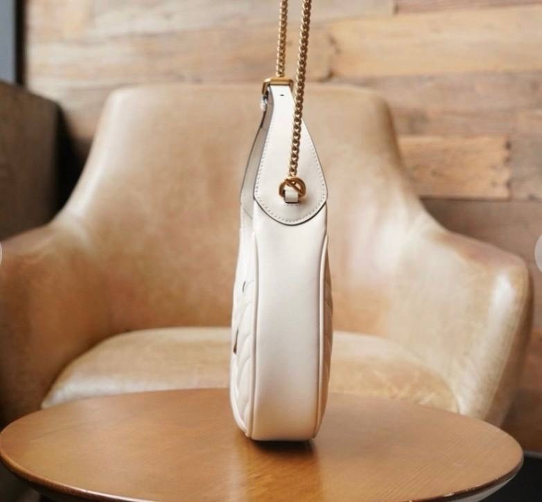 женская сумка gucci,сумка gucci,сумка гуччи белая маленькая,gucci сумка на плечо,кожаная сумка через плечо gg marmont mini gucci