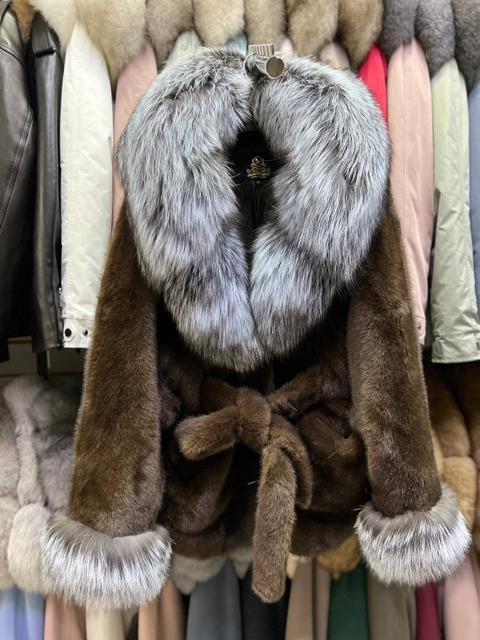 пальто кашемировое с натуральным мехом песца,пальто кашемировое с мехом песца,пальто с мехом,пальто с песцом,шубка из меха европейской норки с капюшоном из меха песца