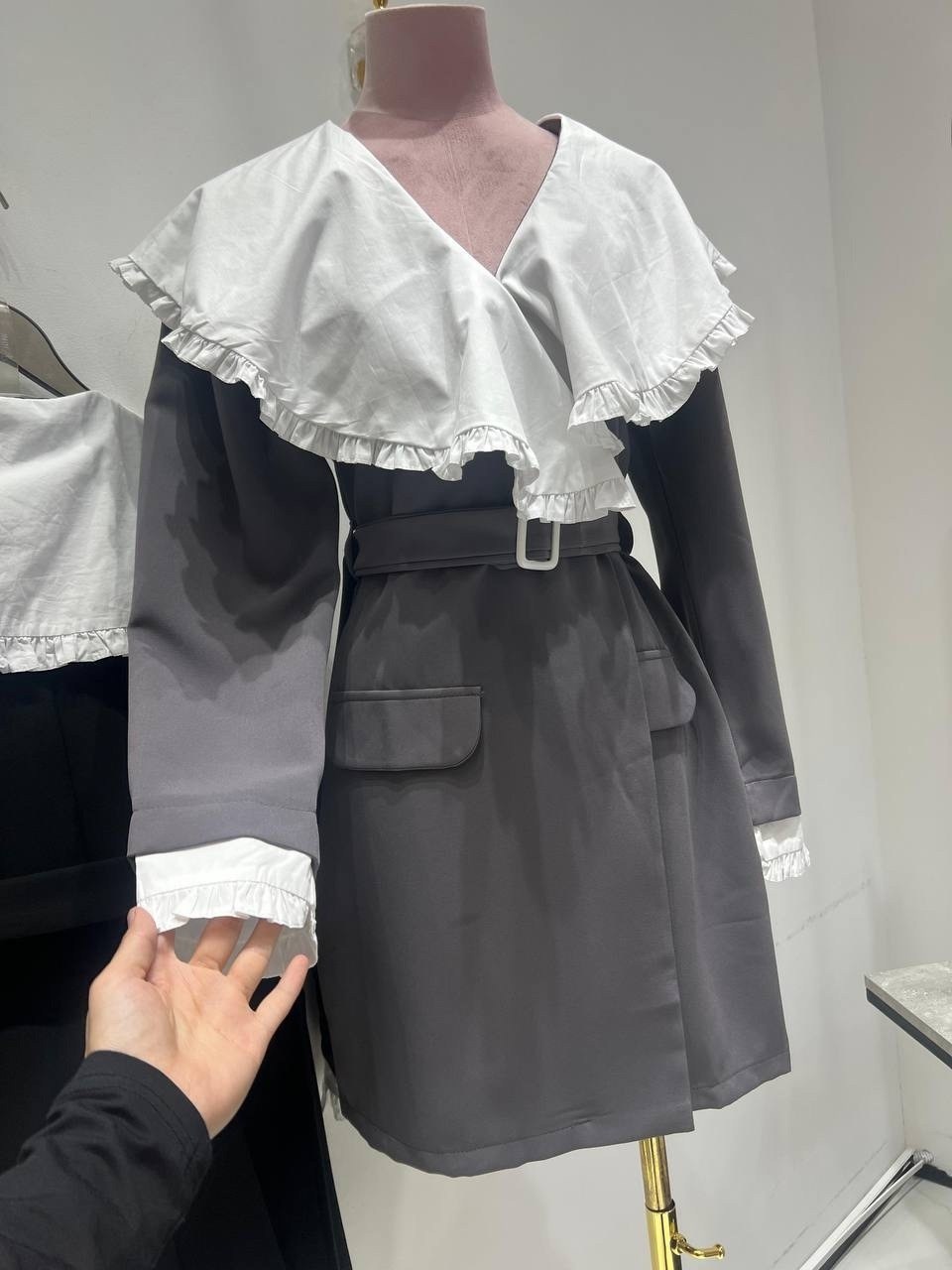 платье модное,платье с рюшами,черное платье с белым воротником,платье короткое женское черное с белым воротничком