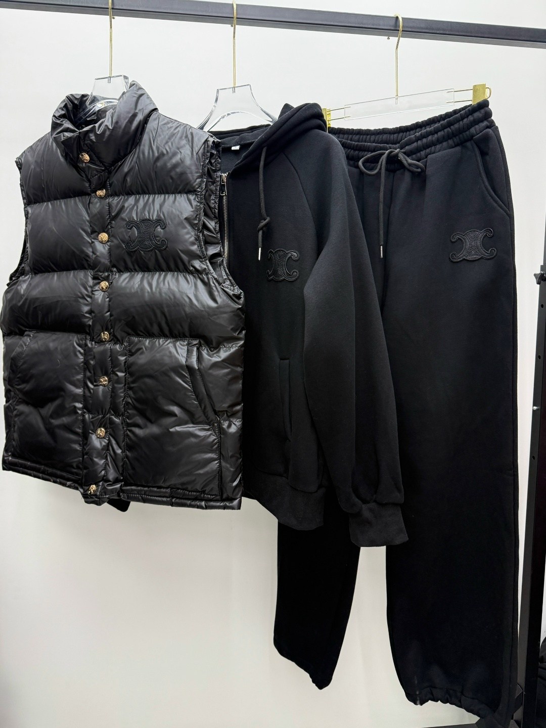 женский костюм тройка,костюм тройка,костюм тройка с курткой black&brand,женский утеплённый спортивный костюм тройка dior,спортивный костюм тройка