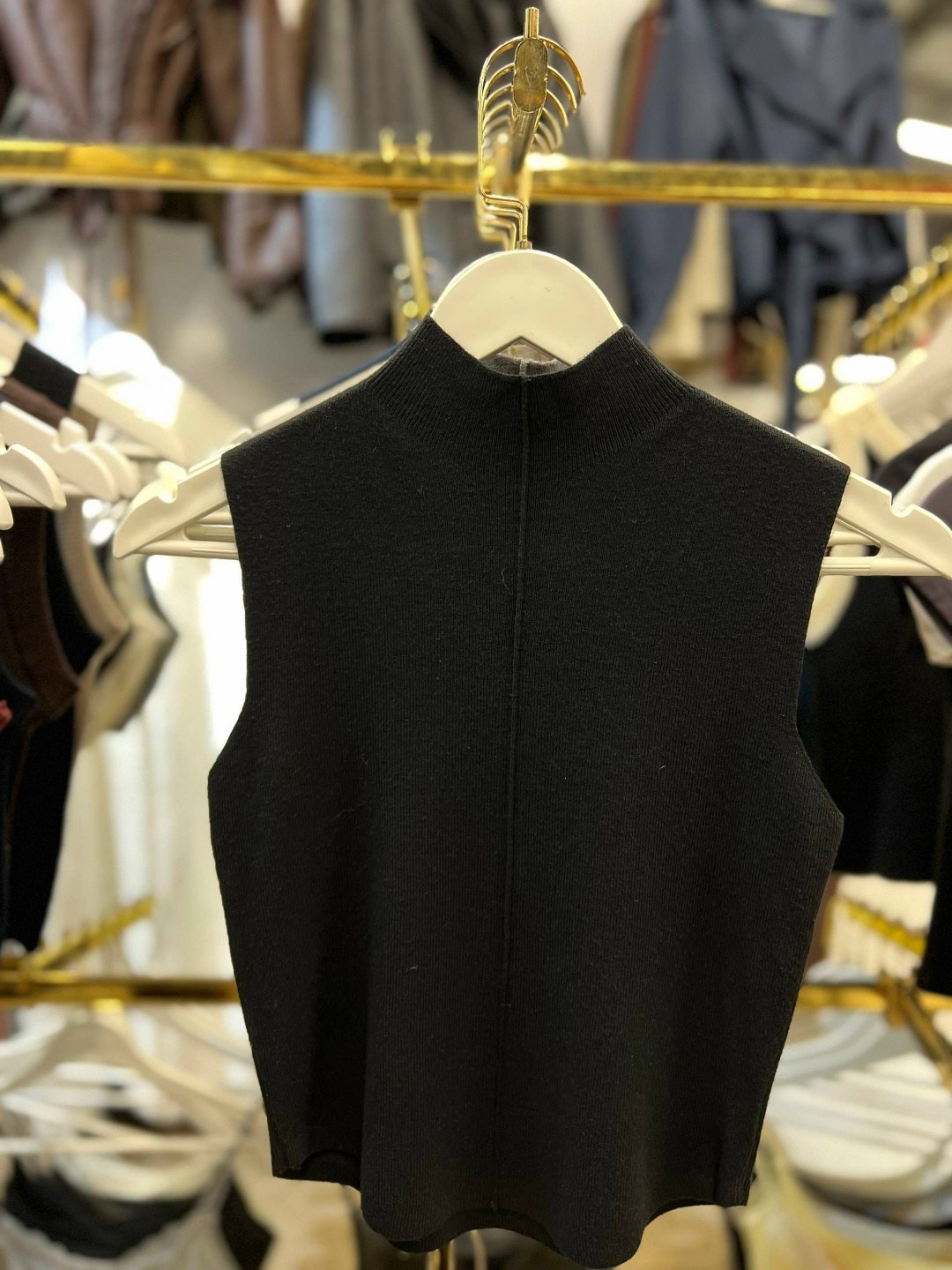 жилет с воротником,жилет женская вязаная,вязаная жилетка,трикотажный жилет,жилетка женская