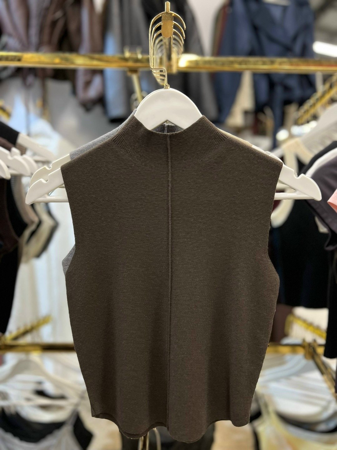 жилет с воротником,жилет женская вязаная,вязаная жилетка,трикотажный жилет,жилетка женская