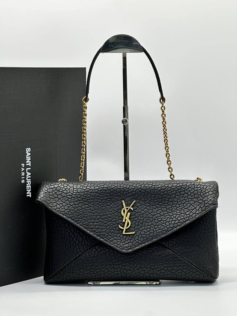 клатч saint laurent,cумка saint laurent,большой кожаный клатч ysl envelope pouch saint laurent цвет black,saint laurent,saint laurent клатч cassandre
