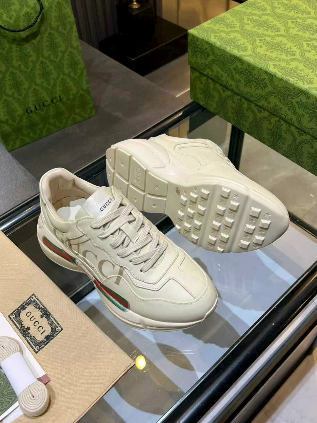 кроссовки женские gucci,кроссовки gucci,кроссовки от гуччи женские,мужские кроссовки gucci,женские кожаные кроссовки gucci rhyton