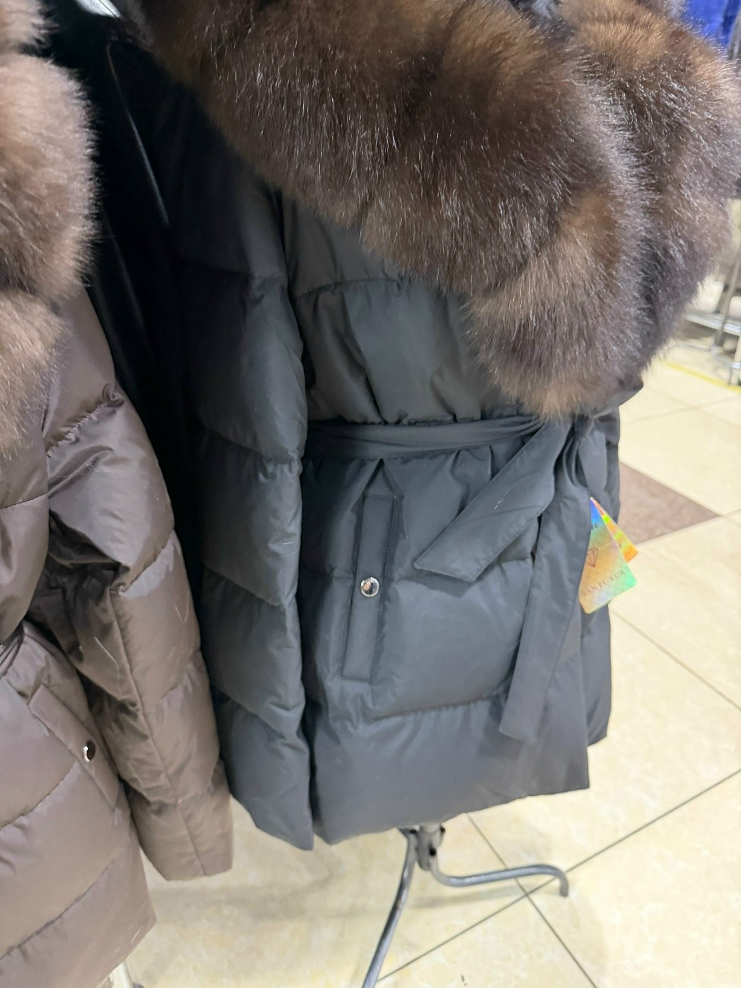 пуховик с натуральным мехом,пуховик женский,куртка пуховик мех финиский песец с капюшоном,пуховик с мехом,стильные пуховики с мехом