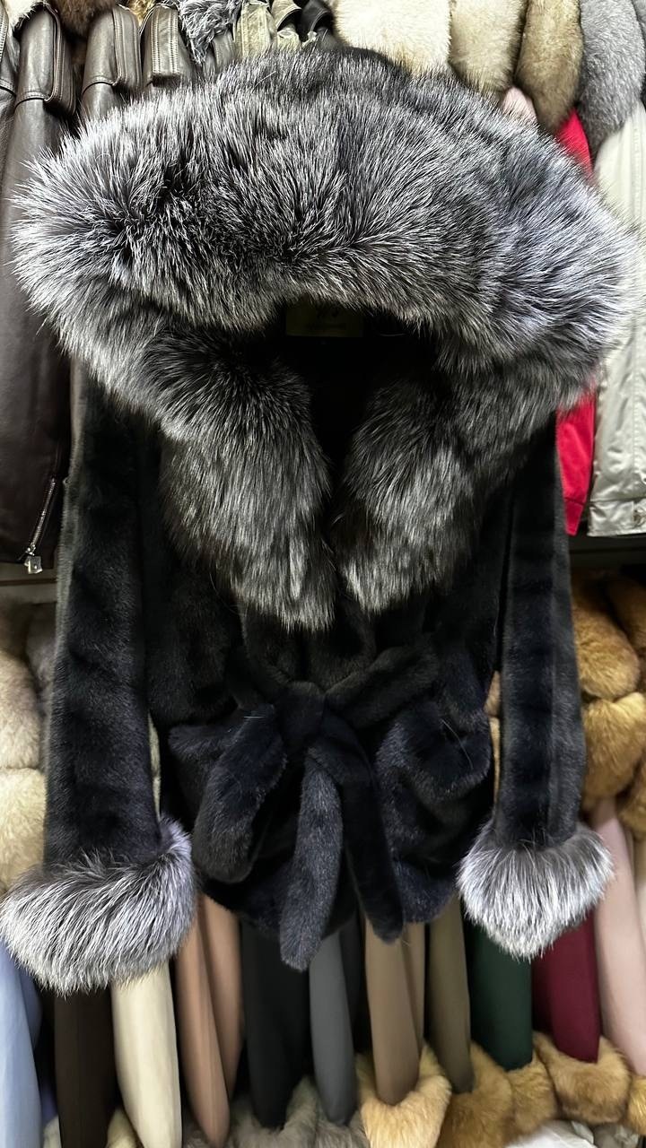 пальто кашемировое с натуральным мехом песца,пальто кашемировое с мехом песца,пальто с мехом,пальто с песцом,шубка из меха европейской норки с капюшоном из меха песца