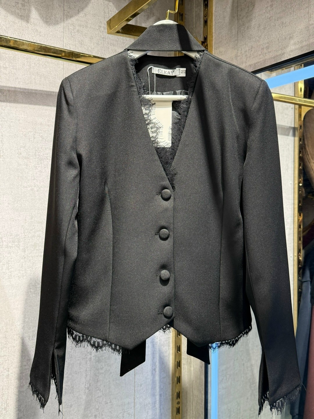 девушка,женская мода,жакет с воланами,высокая женщина,рабочая одежда для деловых женщин