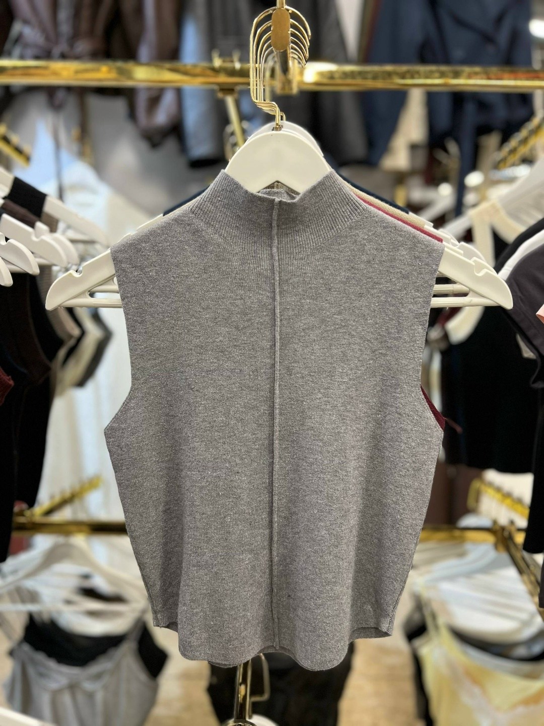 жилет с воротником,жилет женская вязаная,вязаная жилетка,трикотажный жилет,жилетка женская