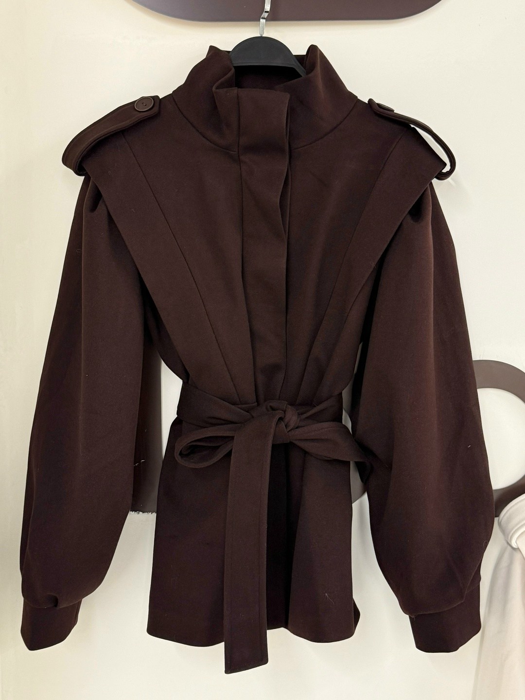 пиджак оверсайз с поясом коричневый a.e.m.,пиджак оверсайз,пиджак оверсайз с объемными рукавами gn sister collection,пиджак женский оверсайз,пиджак оверсайз с завязками