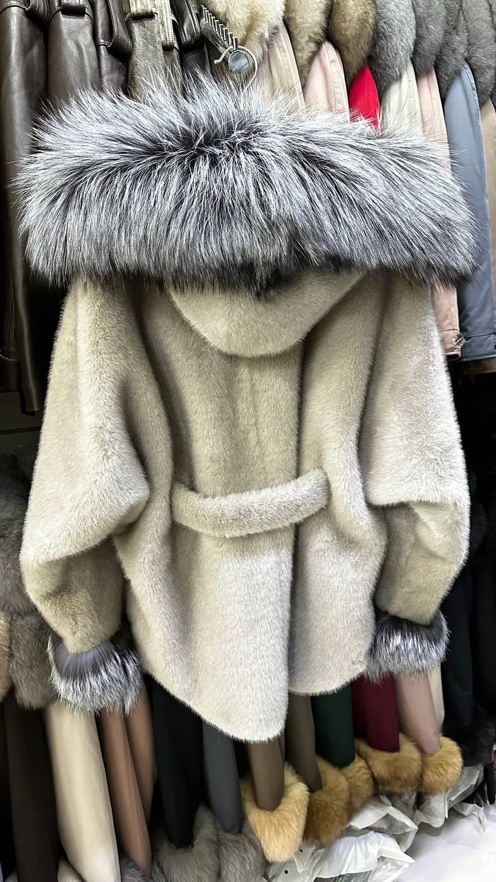 пальто кашемировое с натуральным мехом песца,пальто кашемировое с мехом песца,пальто с мехом,пальто с песцом,шубка из меха европейской норки с капюшоном из меха песца