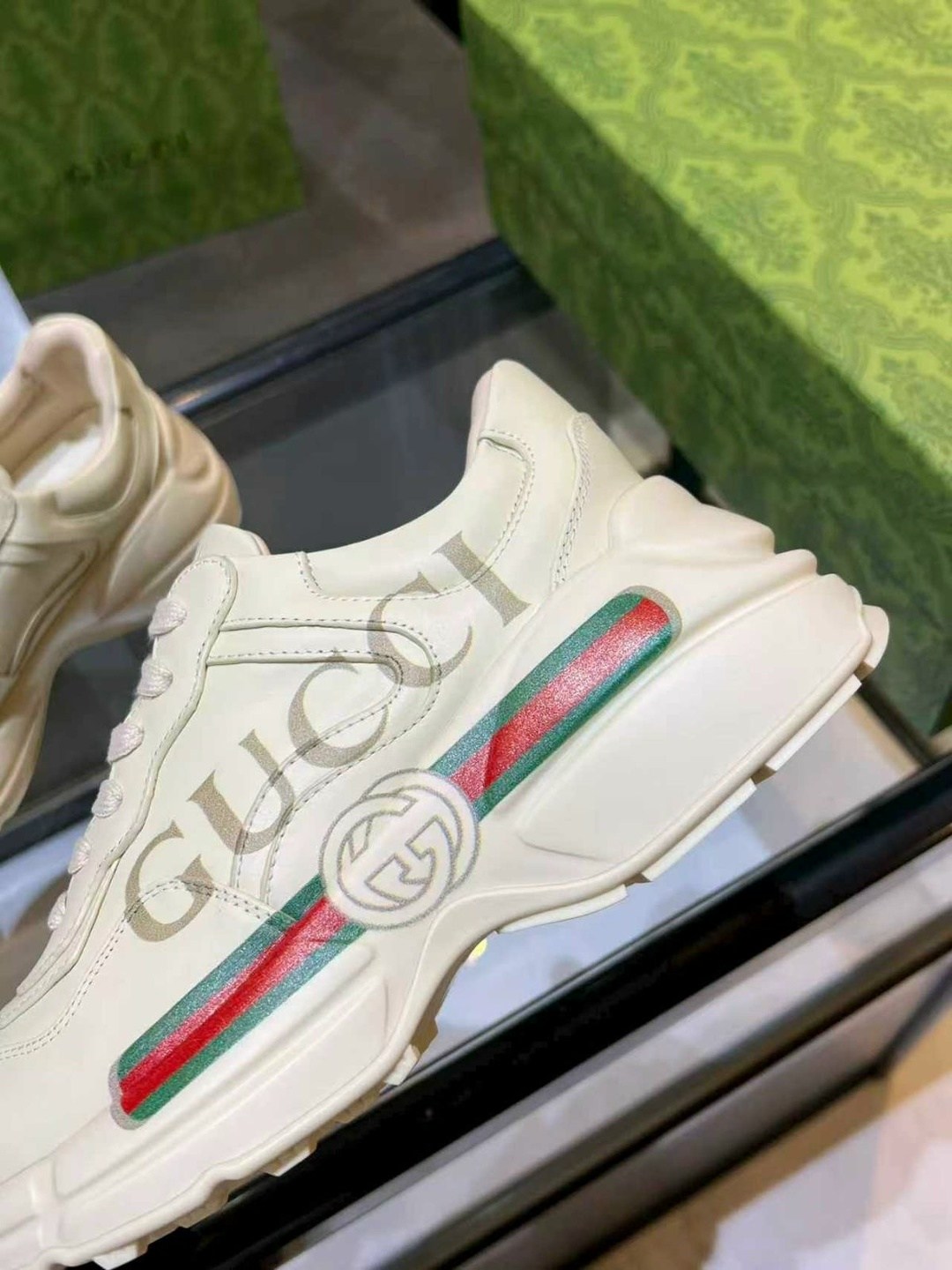 кроссовки женские gucci,кроссовки gucci,кроссовки от гуччи женские,мужские кроссовки gucci,женские кожаные кроссовки gucci rhyton