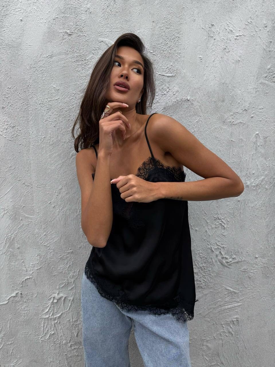 майка с кружевами,шелковый топ с кружевом,майка на бретельках с кружевом,топ шелковый,майка с кружевом