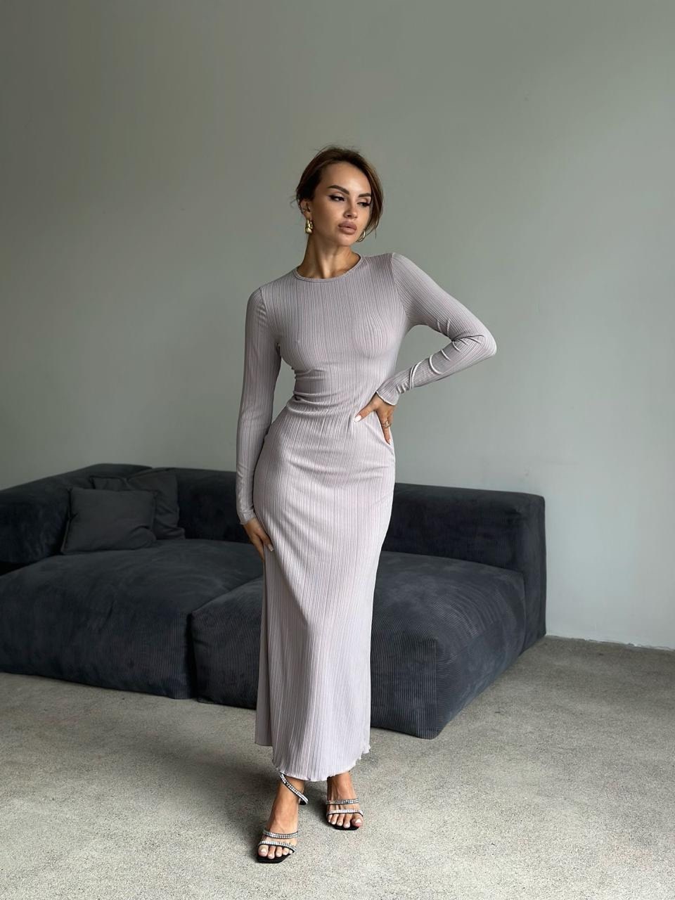 трикотажное платье макси,изумрудное платье лапша,платье лапша миди с рукавами aksenova цвет зеленый,платье длинное,платье из трикотажа