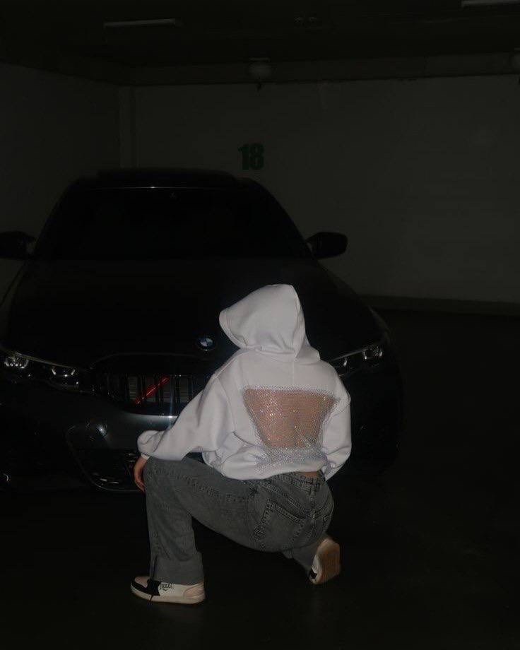 худи с открытой спиной со стразами сетка,худи с открытой спиной со стразами,худи с открытой спиной со стразами сетка у2к,кофта на плечах стразы