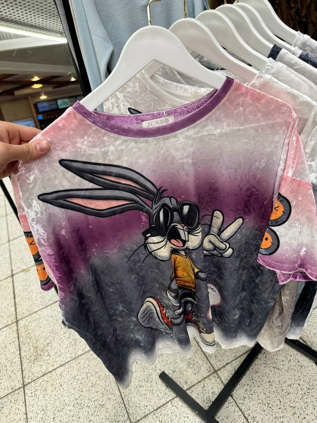 женская футболка,футболка с кроликом,футболка,футболка варенка оверсайз с принтом bugs bunny