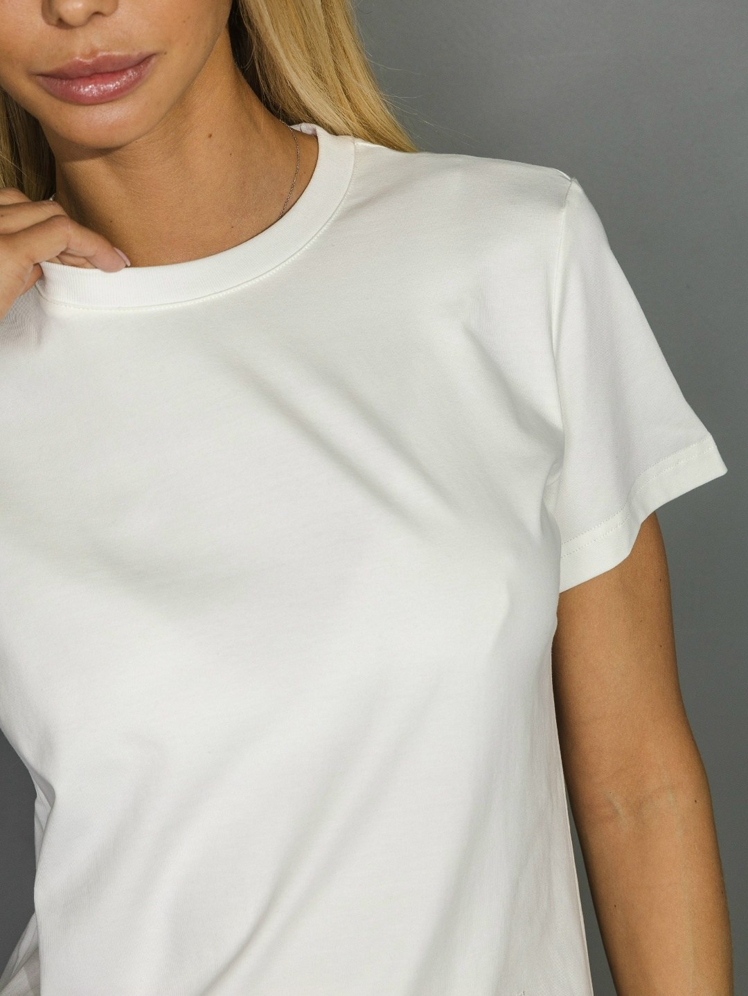 футболки женская,белая женская футболка,базовая футболка белая,базовая белая женская футболка,белая футболка