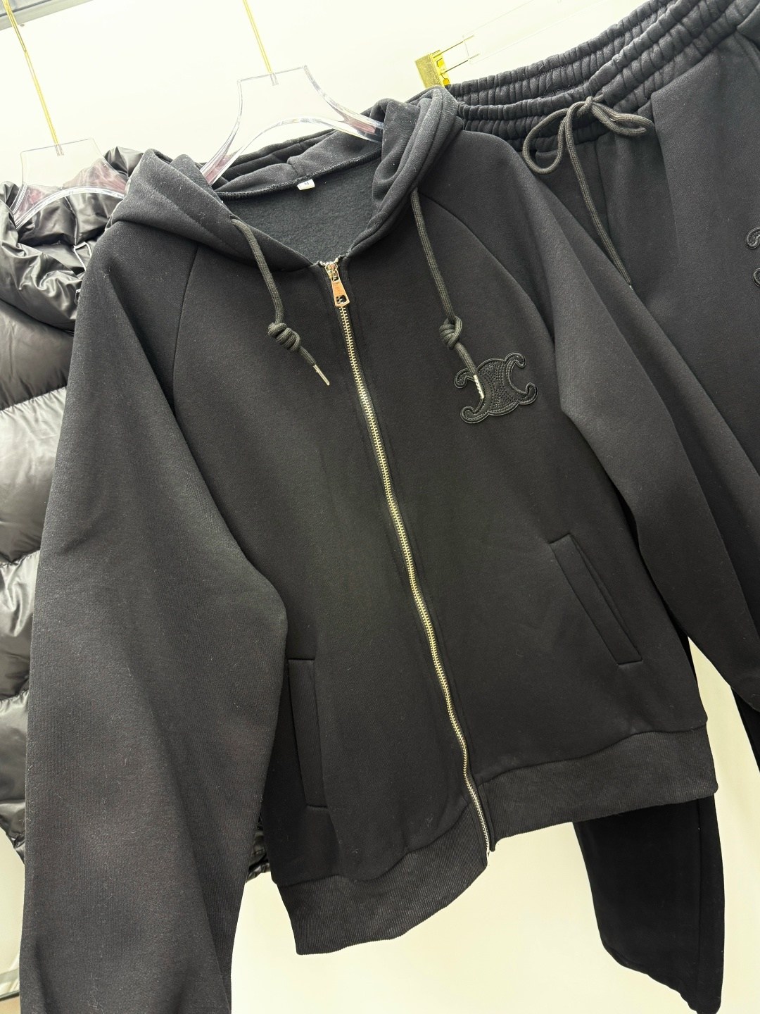 женский костюм тройка,костюм тройка,костюм тройка с курткой black&brand,женский утеплённый спортивный костюм тройка dior,спортивный костюм тройка