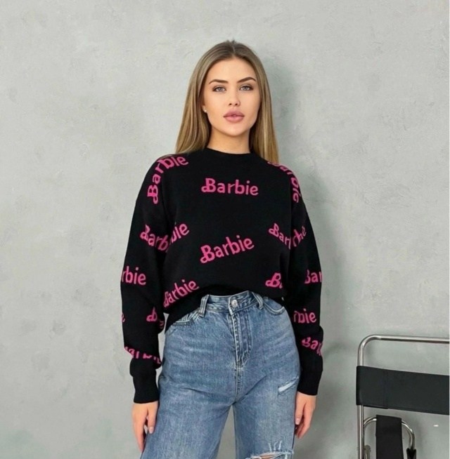 свитер оверсайз вязаный barbie,свитер оверсайз вязаный с принтом barbie,джемпер барби,свитер barbie,свитер оверсайз с надписью barbie