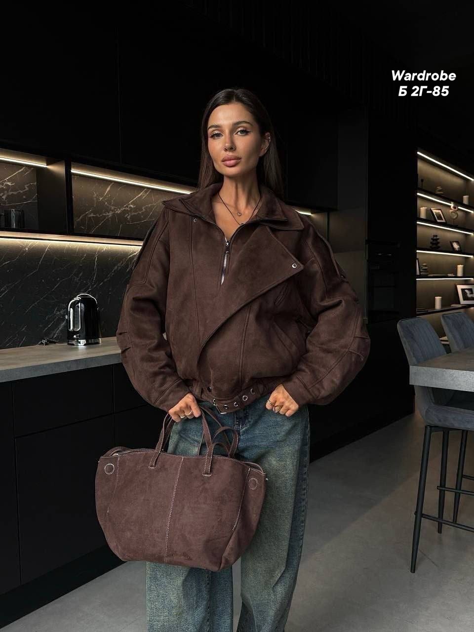женская куртка бомбер из эко замши коричневого цвета,трендовая куртка замшевая,куртка замшевая,женская куртка из замши,куртка замшевая женская