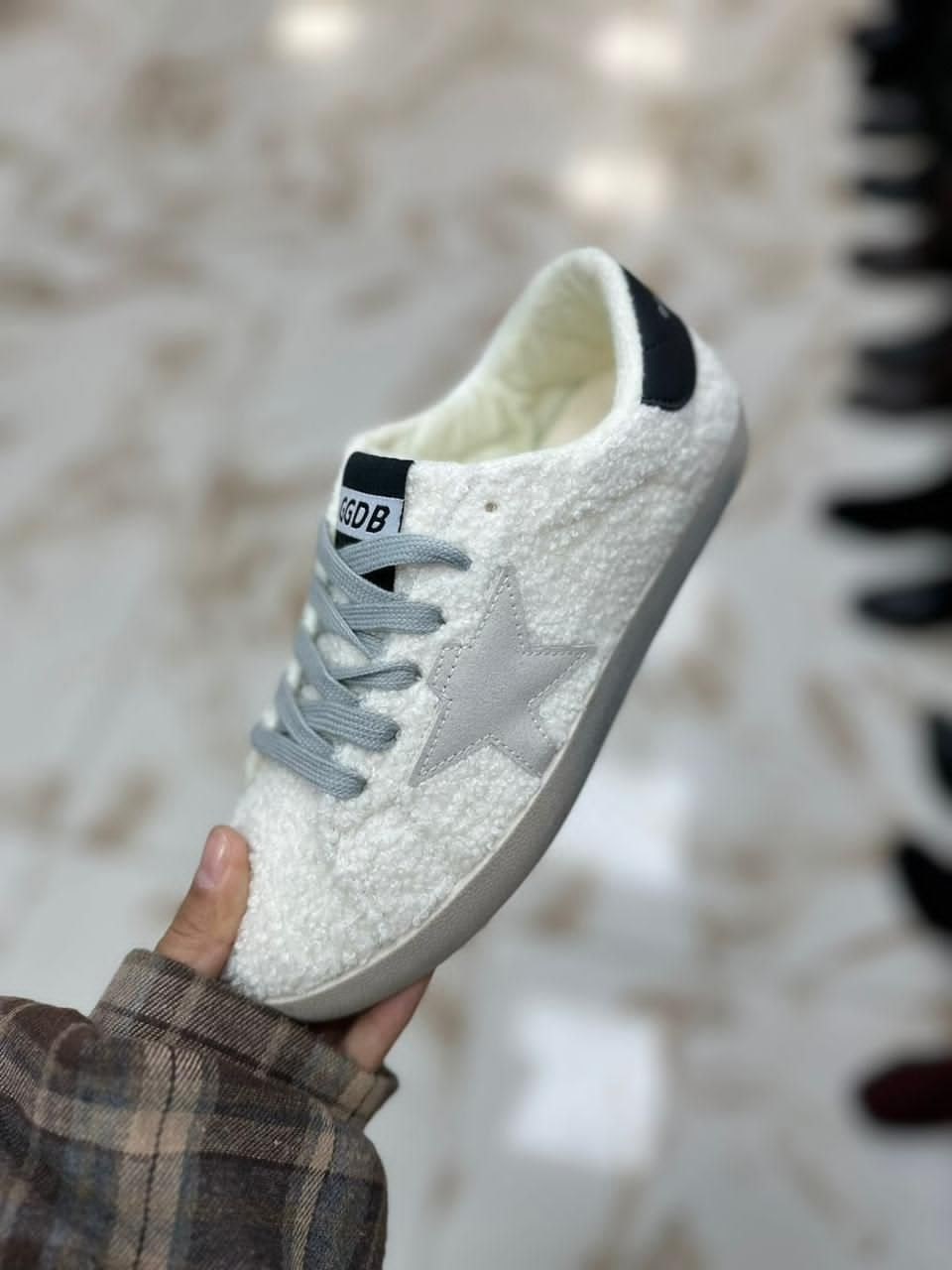 кеды зимние с натуральным мехом golden goose premium shoes,,golden goose deluxe brand кеды sabots с мехом,кеды golden goose,кеды зимние с натуральным мехом golden goose premium shoes цвет бежевый