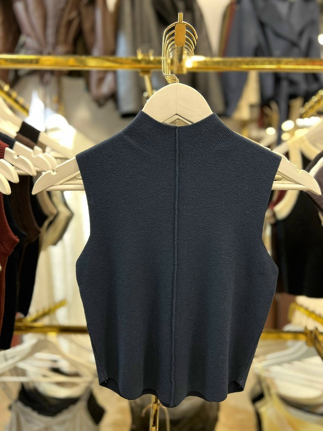 жилет с воротником,жилет женская вязаная,вязаная жилетка,трикотажный жилет,жилетка женская