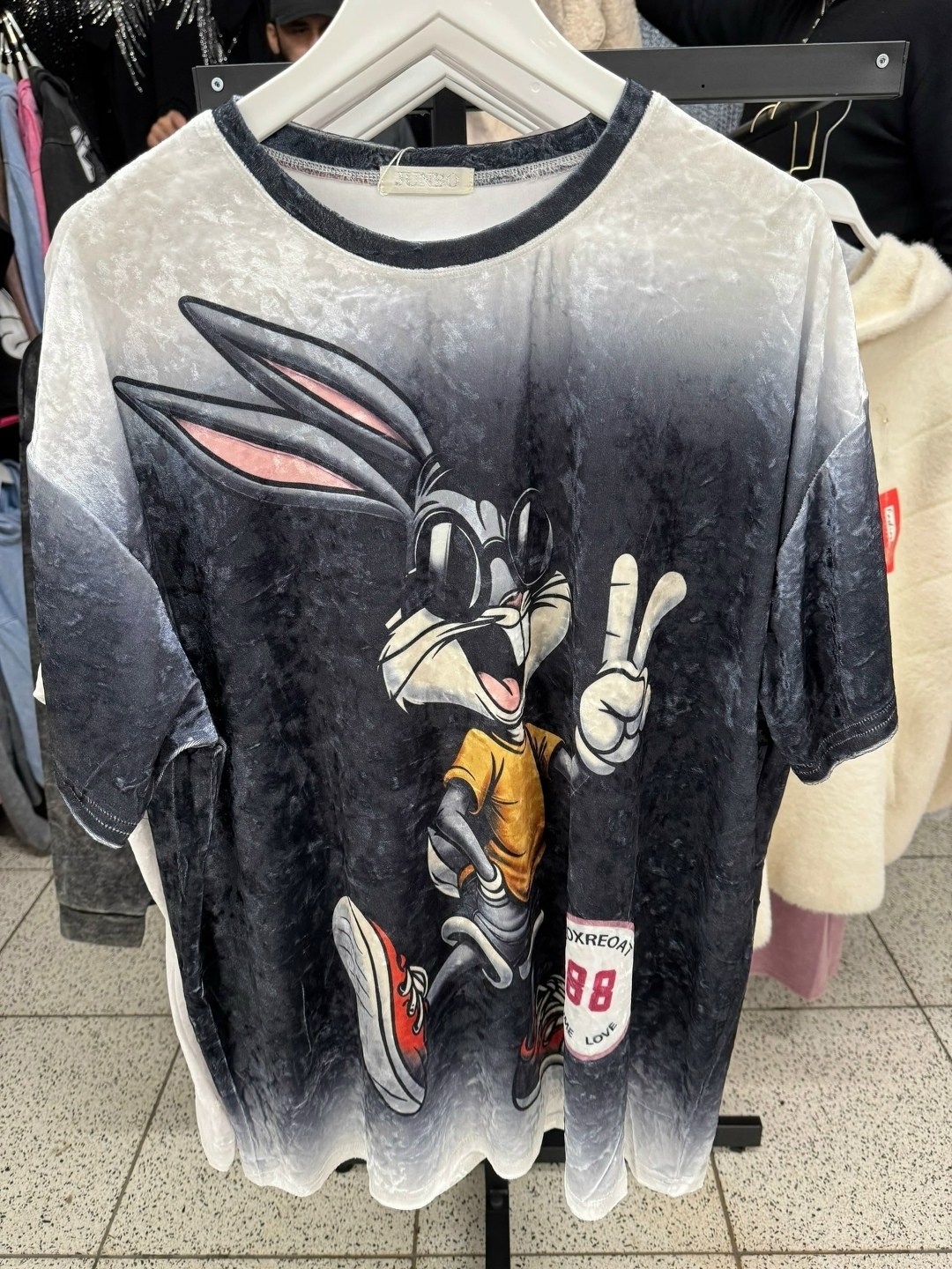 женская футболка,футболка с кроликом,футболка,футболка варенка оверсайз с принтом bugs bunny