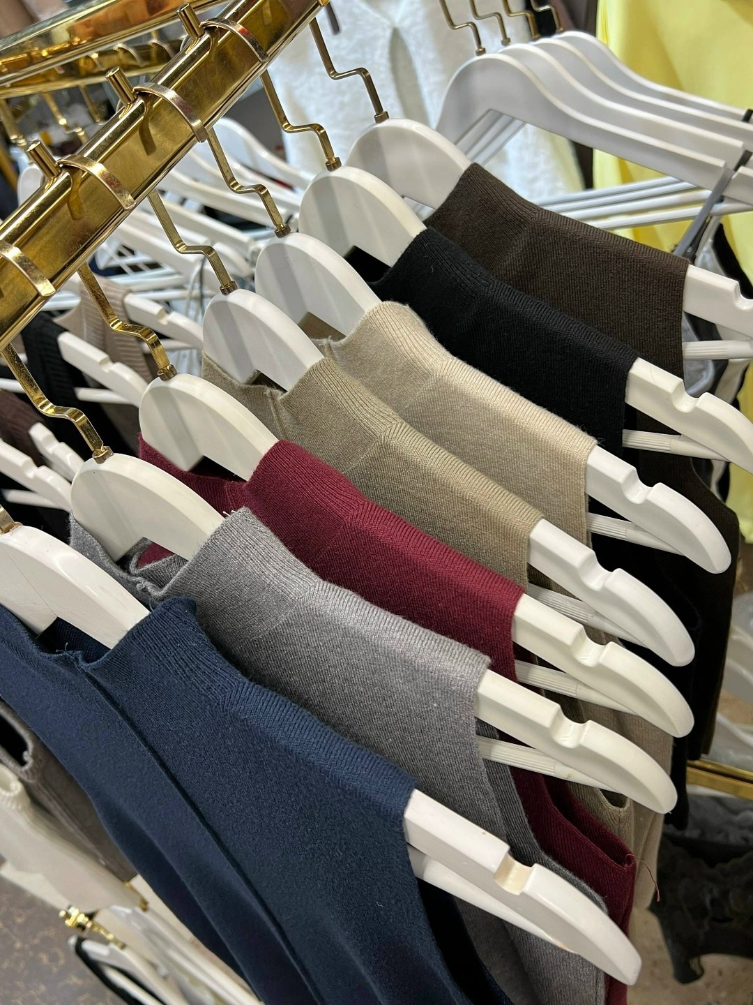 жилет с воротником,жилет женская вязаная,вязаная жилетка,трикотажный жилет,жилетка женская