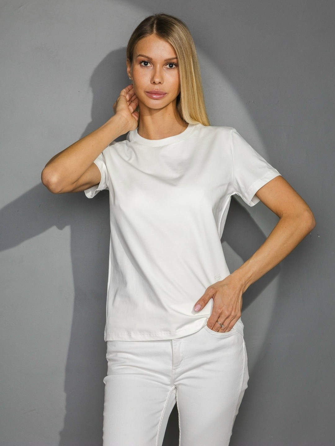 футболки женская,белая женская футболка,базовая футболка белая,базовая белая женская футболка,белая футболка