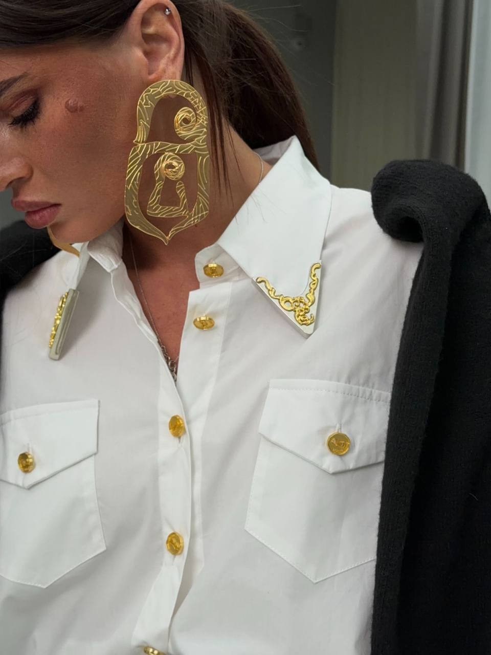 белая женская рубашка,рубашка женская,украшение на рубашку,рубашка модная,рубашка белая